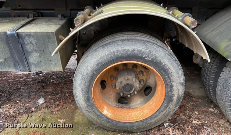 image for item OG9890 2009 Sterling  L9500 vacuum truck