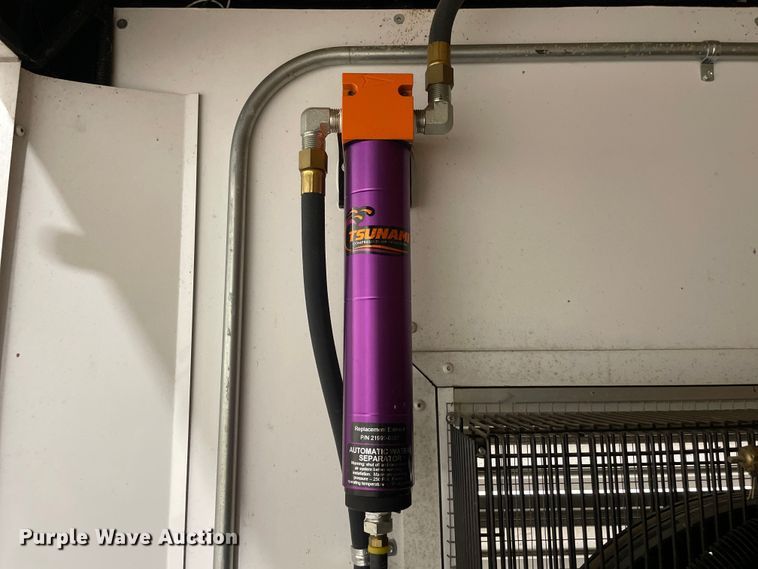 image for item OG9891 2017 United Trailers Inc. spray foam enclosed trailer