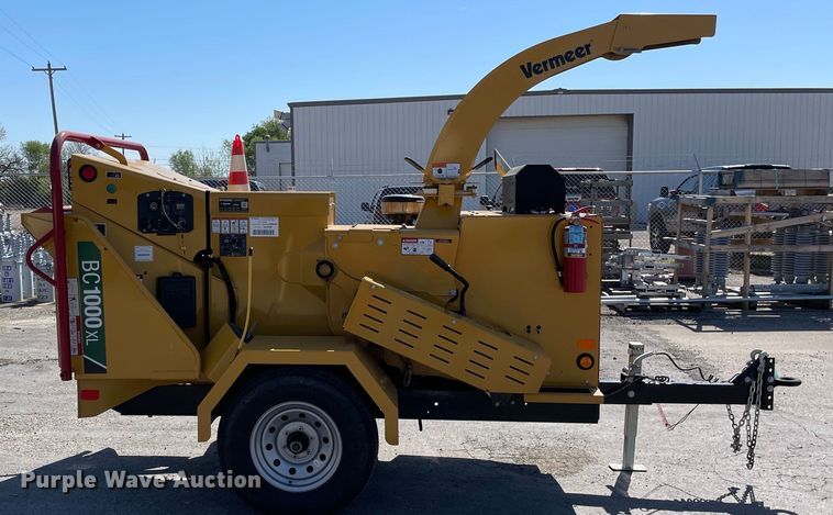 image for item OG9894 2022 Vermeer  BC1000XL wood chipper