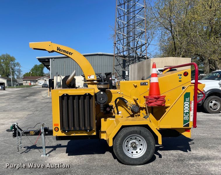 image for item OG9894 2022 Vermeer  BC1000XL wood chipper