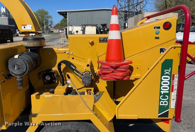 image for item OG9894 2022 Vermeer  BC1000XL wood chipper