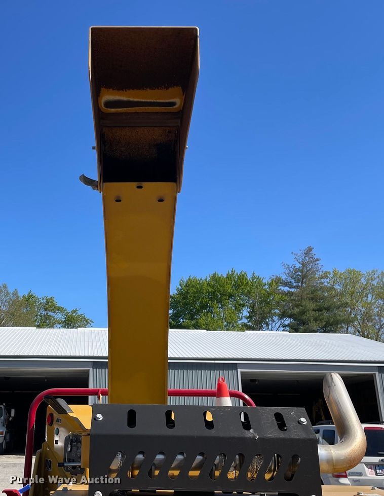 image for item OG9894 2022 Vermeer  BC1000XL wood chipper