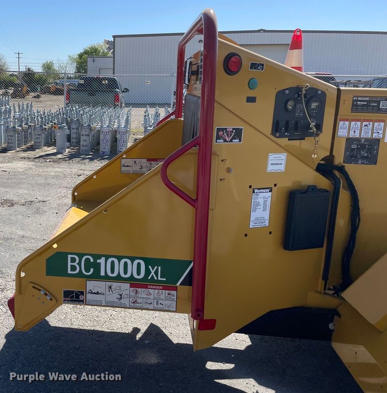 image for item OG9894 2022 Vermeer  BC1000XL wood chipper