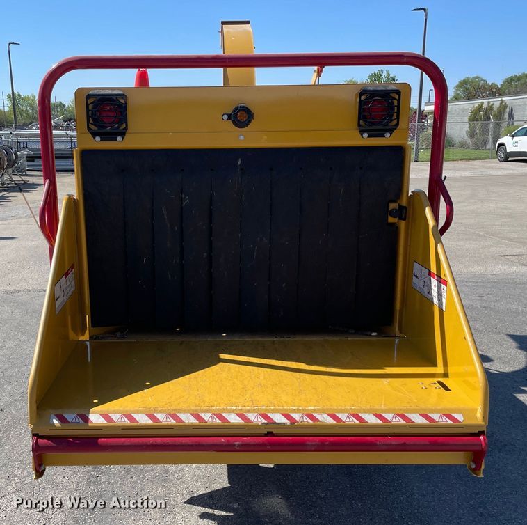 image for item OG9894 2022 Vermeer  BC1000XL wood chipper