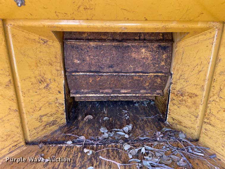 image for item OG9894 2022 Vermeer  BC1000XL wood chipper