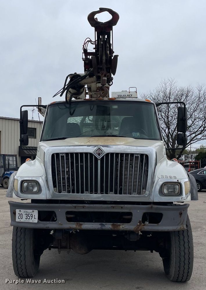 image for item OG9901 2004 International 7400 digger derrick truck