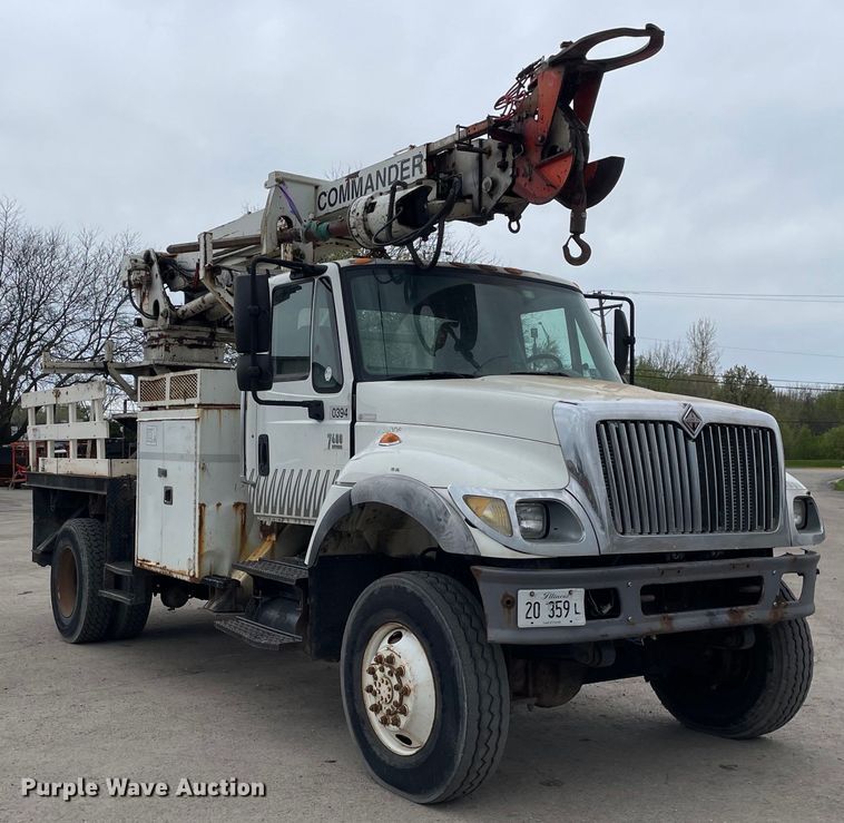 image for item OG9901 2004 International 7400 digger derrick truck