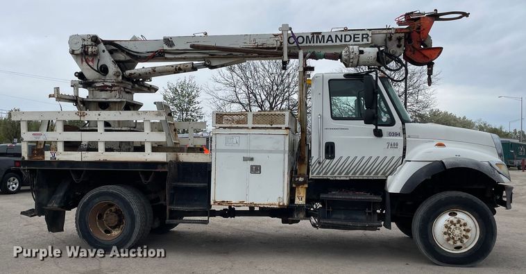 image for item OG9901 2004 International 7400 digger derrick truck