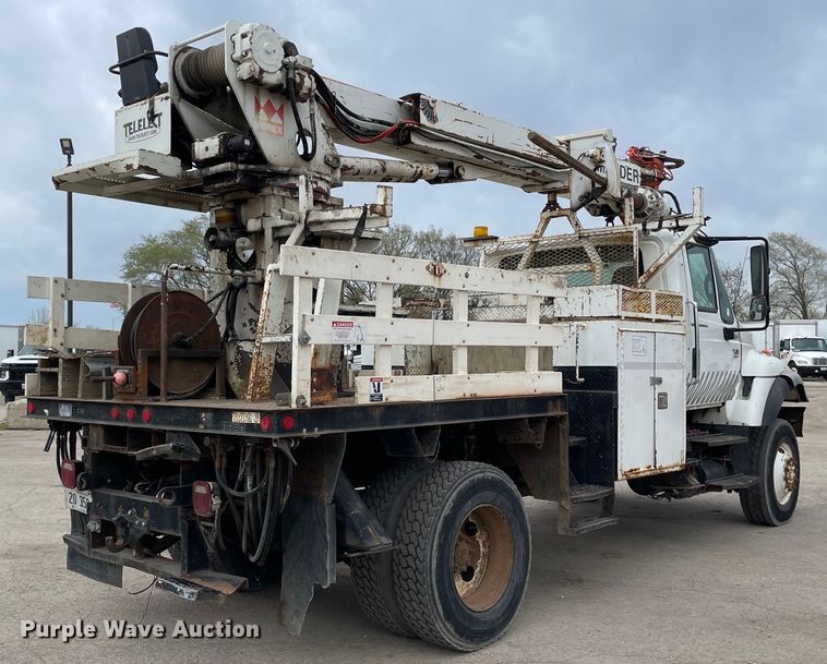 image for item OG9901 2004 International 7400 digger derrick truck