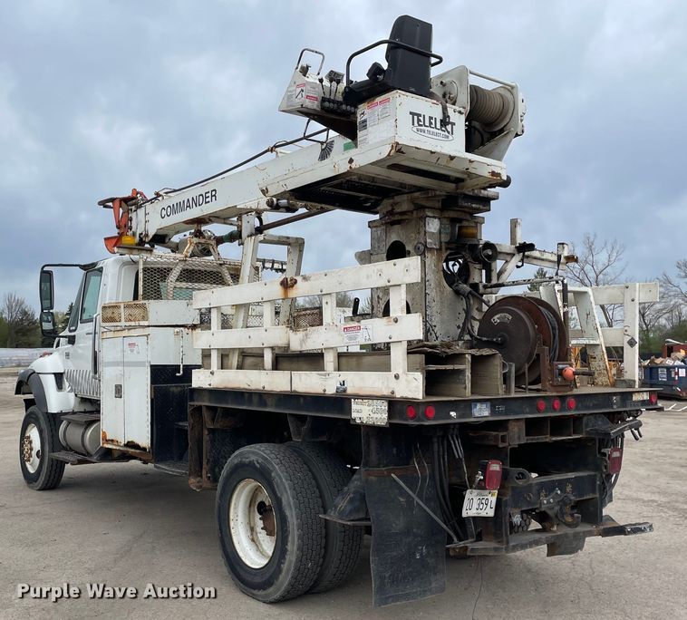 image for item OG9901 2004 International 7400 digger derrick truck