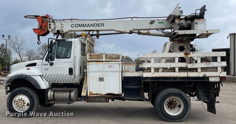 image for item OG9901 2004 International 7400 digger derrick truck