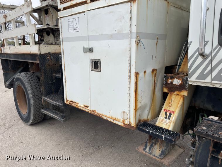 image for item OG9901 2004 International 7400 digger derrick truck