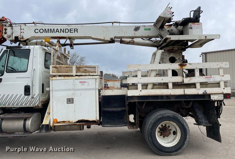 image for item OG9901 2004 International 7400 digger derrick truck