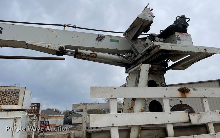 image for item OG9901 2004 International 7400 digger derrick truck