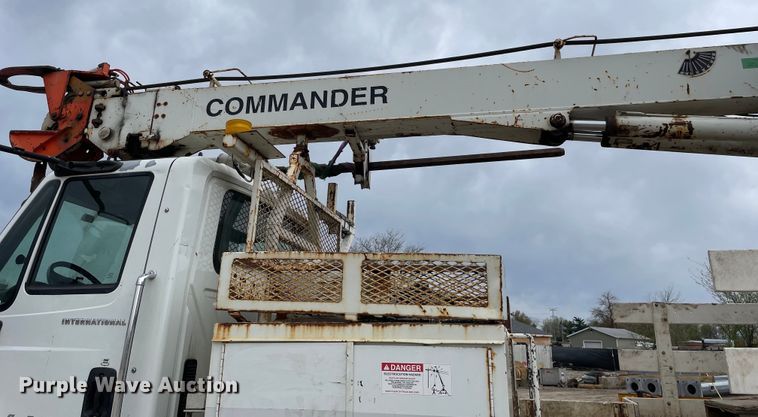 image for item OG9901 2004 International 7400 digger derrick truck