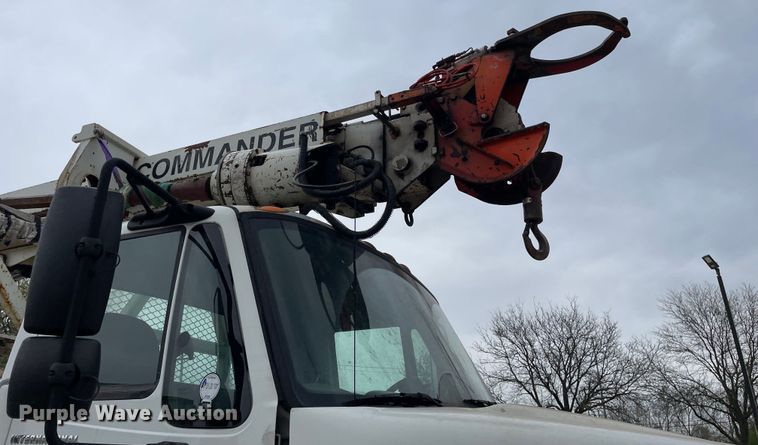 image for item OG9901 2004 International 7400 digger derrick truck