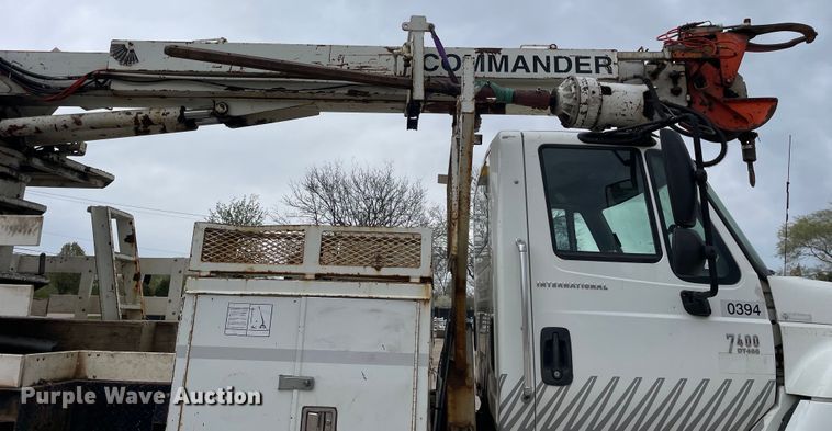 image for item OG9901 2004 International 7400 digger derrick truck