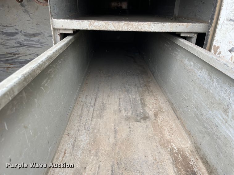 image for item OG9901 2004 International 7400 digger derrick truck