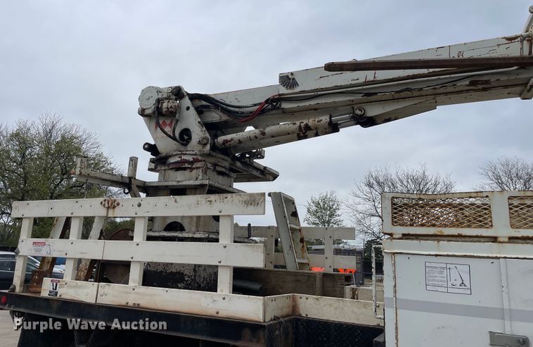 image for item OG9901 2004 International 7400 digger derrick truck