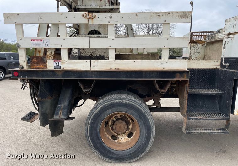 image for item OG9901 2004 International 7400 digger derrick truck