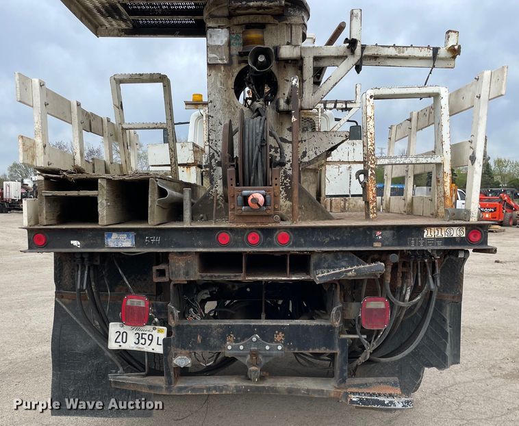 image for item OG9901 2004 International 7400 digger derrick truck