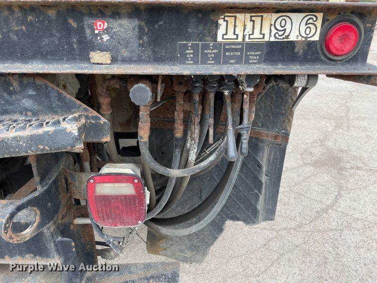 image for item OG9901 2004 International 7400 digger derrick truck