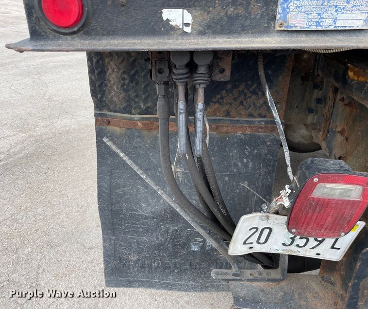 image for item OG9901 2004 International 7400 digger derrick truck