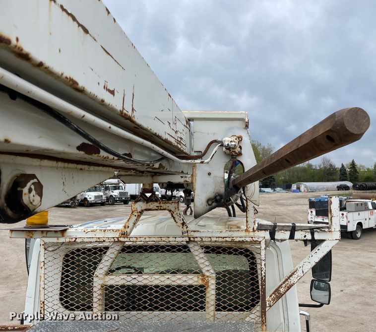 image for item OG9901 2004 International 7400 digger derrick truck