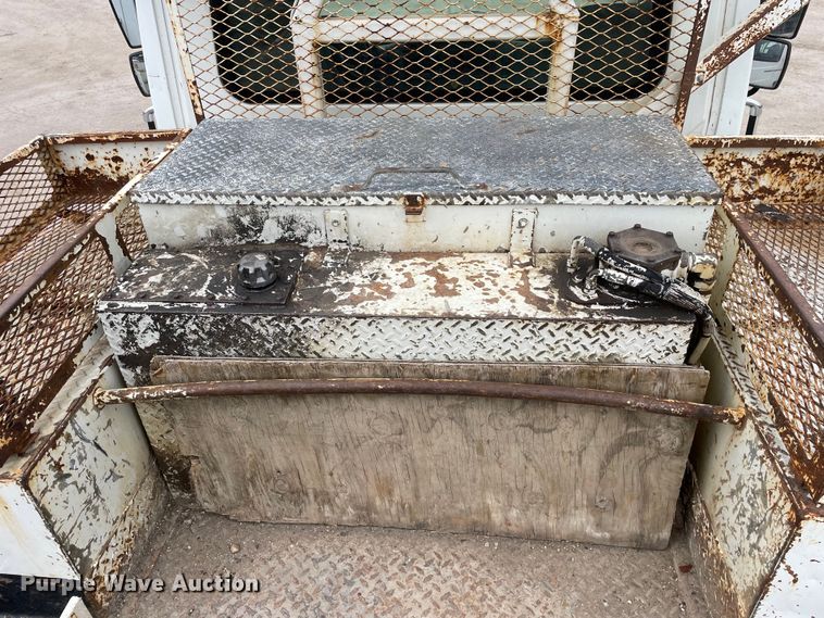 image for item OG9901 2004 International 7400 digger derrick truck