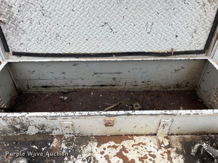 image for item OG9901 2004 International 7400 digger derrick truck