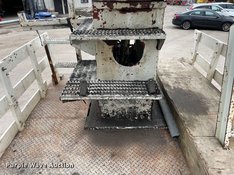 image for item OG9901 2004 International 7400 digger derrick truck