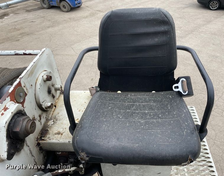 image for item OG9901 2004 International 7400 digger derrick truck