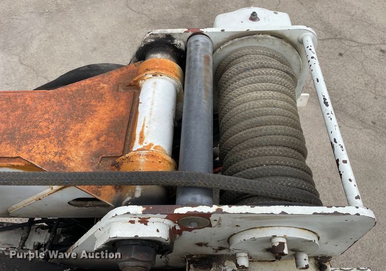 image for item OG9901 2004 International 7400 digger derrick truck