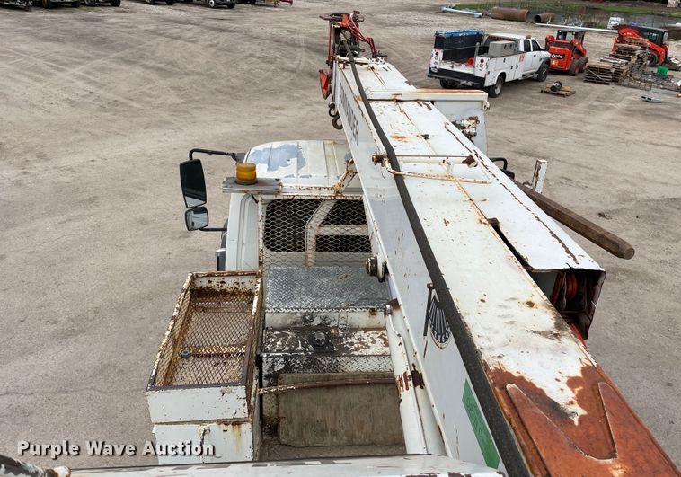 image for item OG9901 2004 International 7400 digger derrick truck