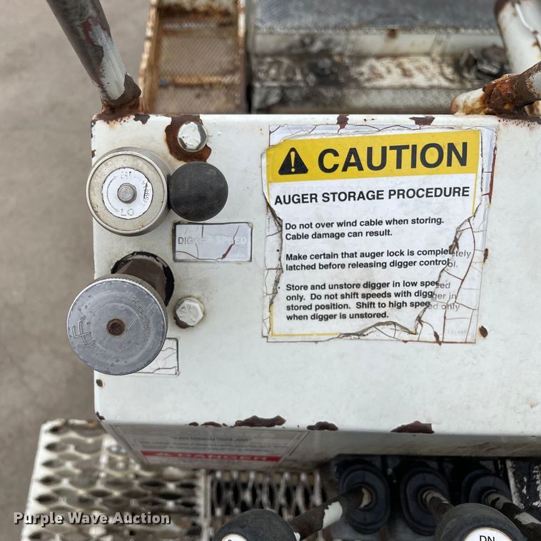 image for item OG9901 2004 International 7400 digger derrick truck