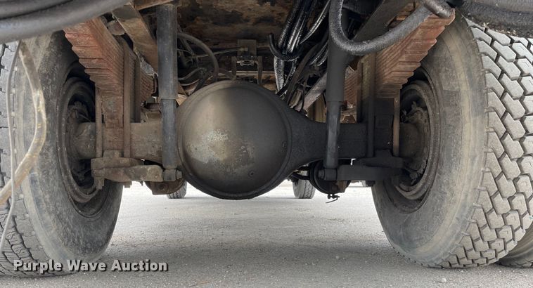 image for item OG9901 2004 International 7400 digger derrick truck