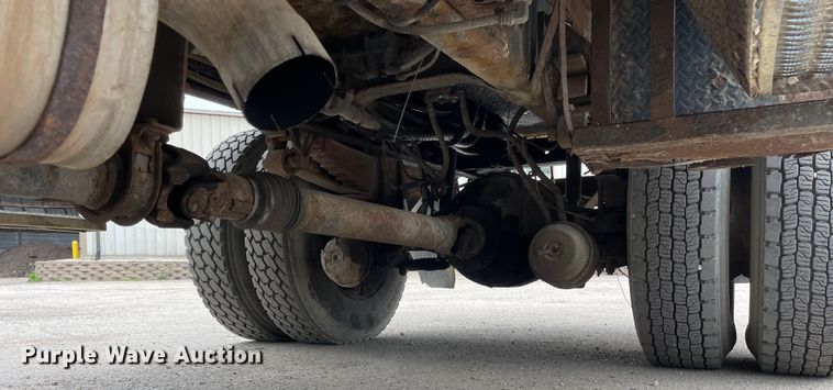 image for item OG9901 2004 International 7400 digger derrick truck