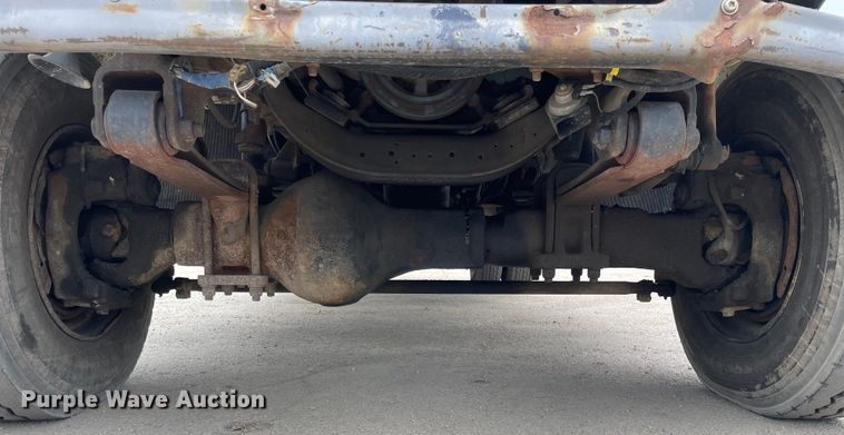 image for item OG9901 2004 International 7400 digger derrick truck