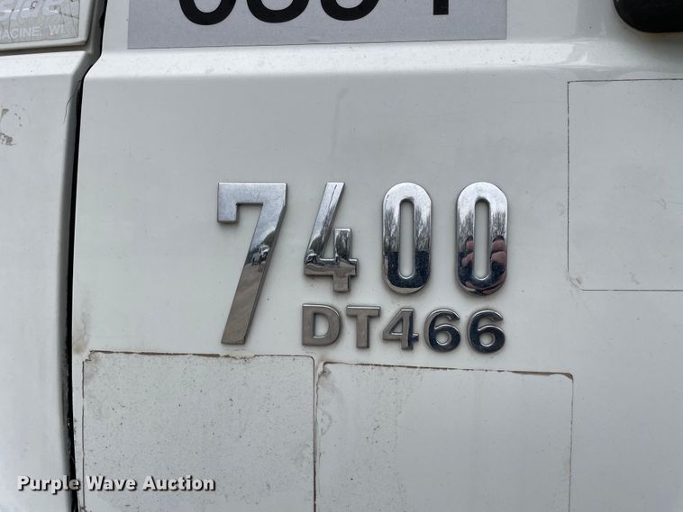 image for item OG9901 2004 International 7400 digger derrick truck