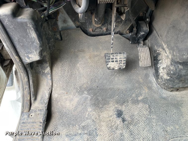 image for item OG9901 2004 International 7400 digger derrick truck