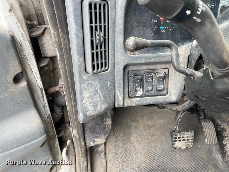 image for item OG9901 2004 International 7400 digger derrick truck