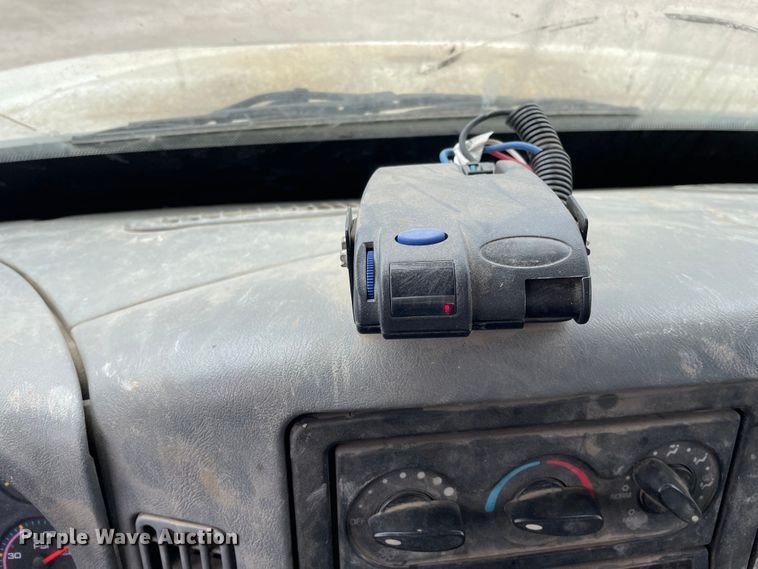 image for item OG9901 2004 International 7400 digger derrick truck