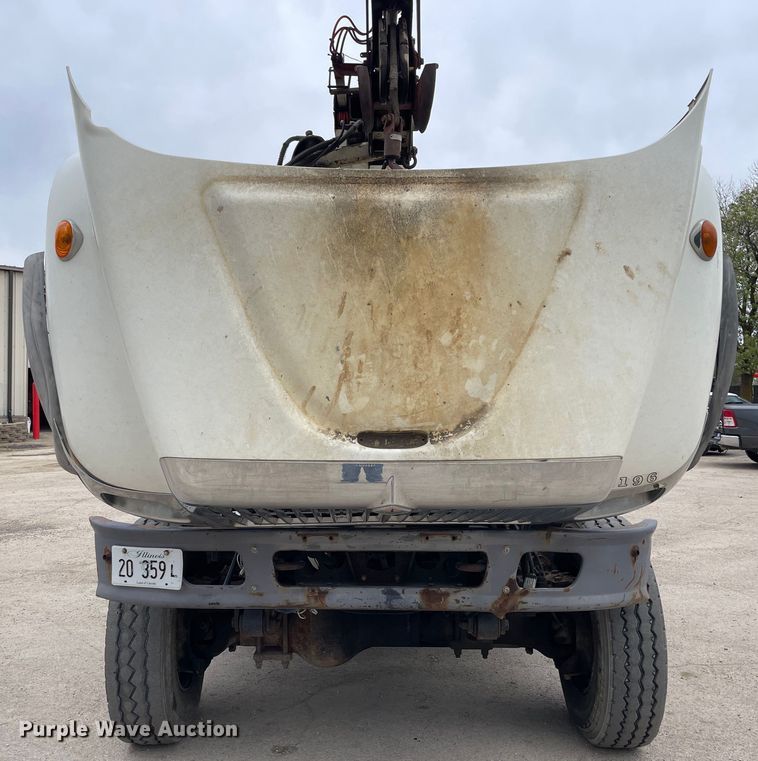 image for item OG9901 2004 International 7400 digger derrick truck