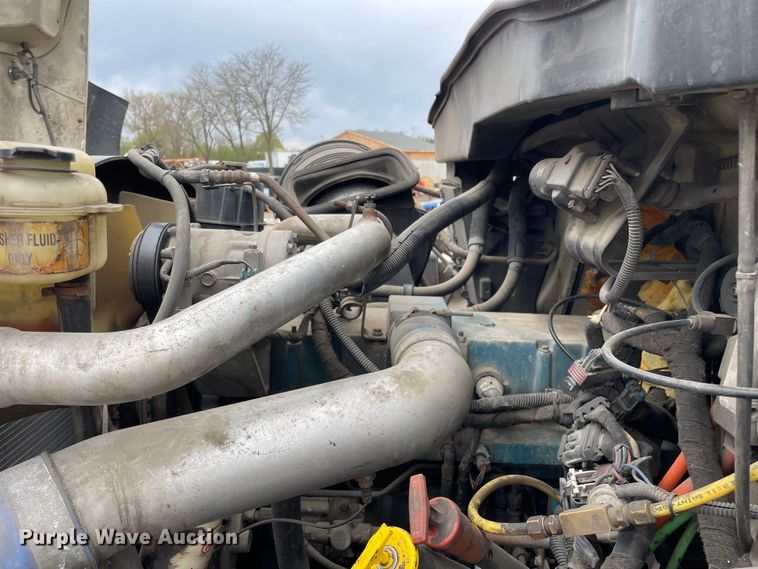 image for item OG9901 2004 International 7400 digger derrick truck