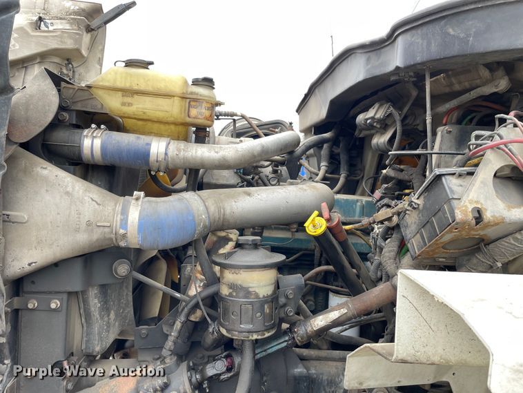 image for item OG9901 2004 International 7400 digger derrick truck