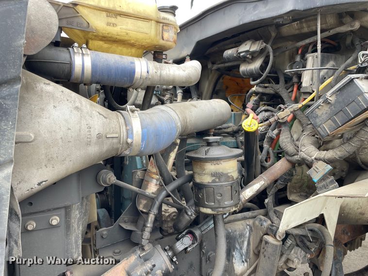 image for item OG9901 2004 International 7400 digger derrick truck