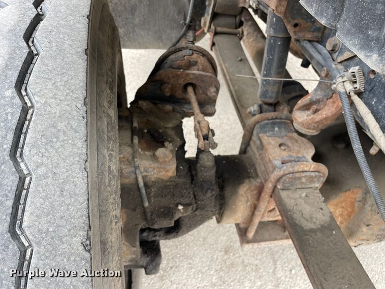 image for item OG9901 2004 International 7400 digger derrick truck