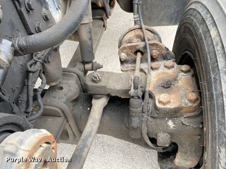 image for item OG9901 2004 International 7400 digger derrick truck