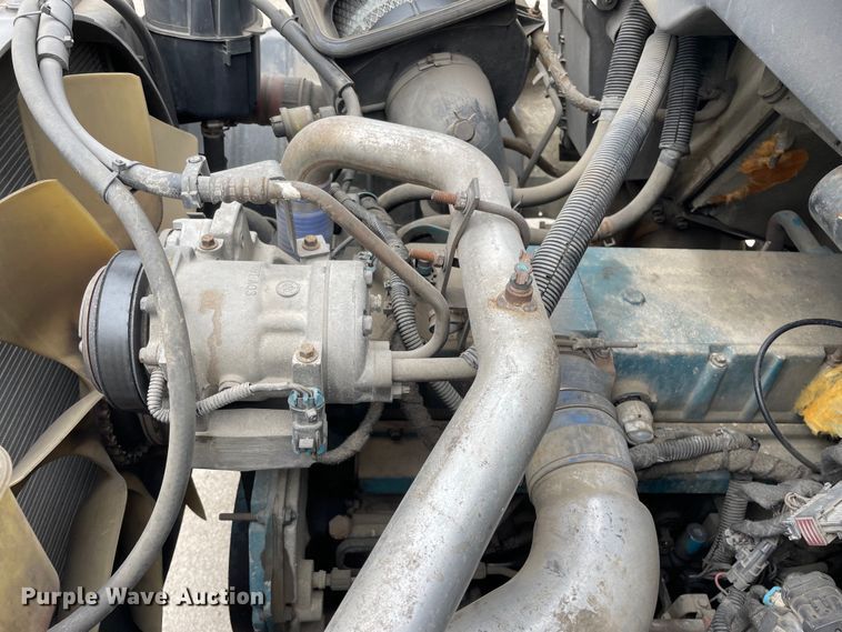 image for item OG9901 2004 International 7400 digger derrick truck