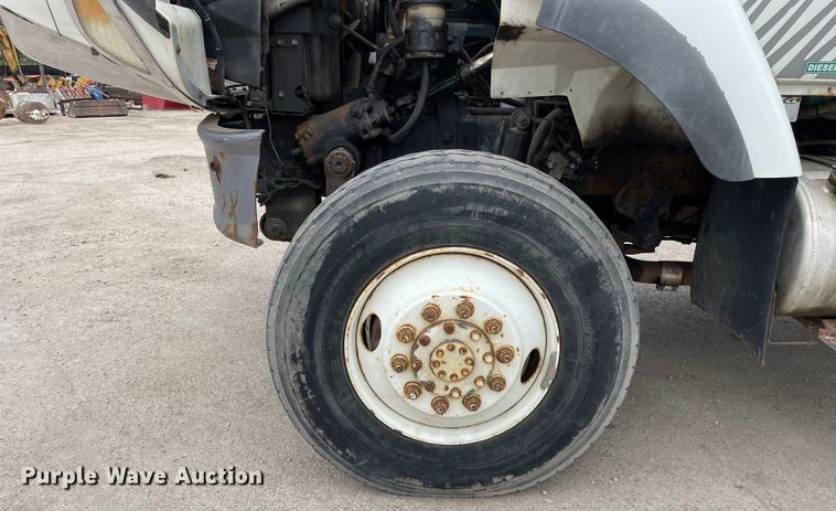 image for item OG9901 2004 International 7400 digger derrick truck